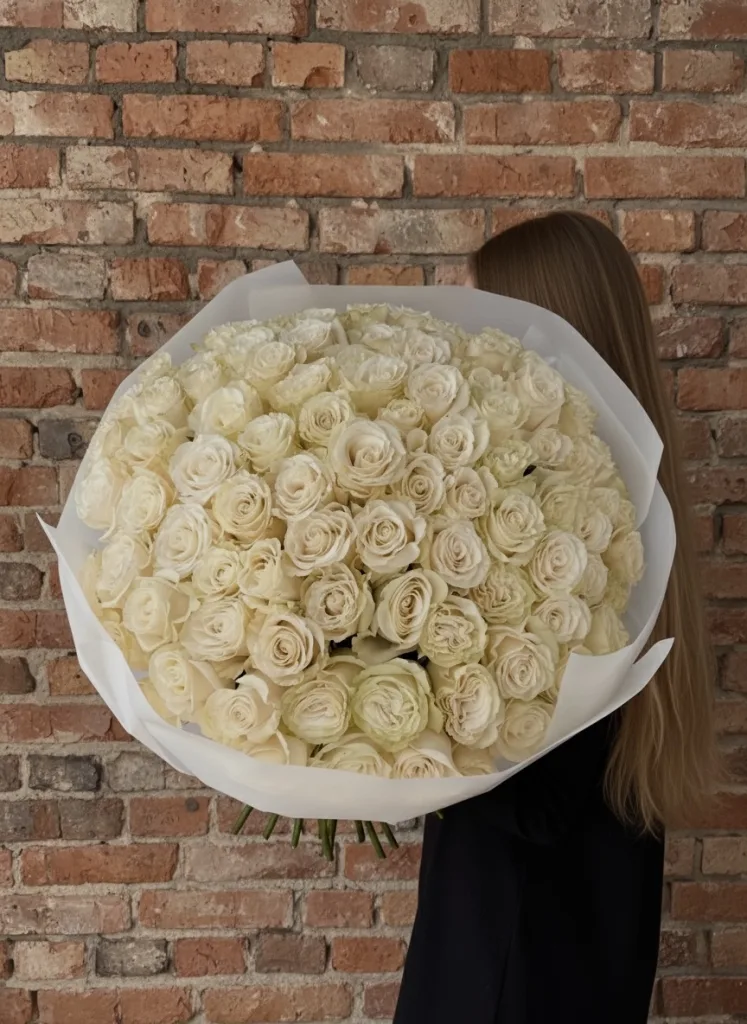 Монобукет з білих одноголових троянд — folia.flowers, квіти у Варшаві