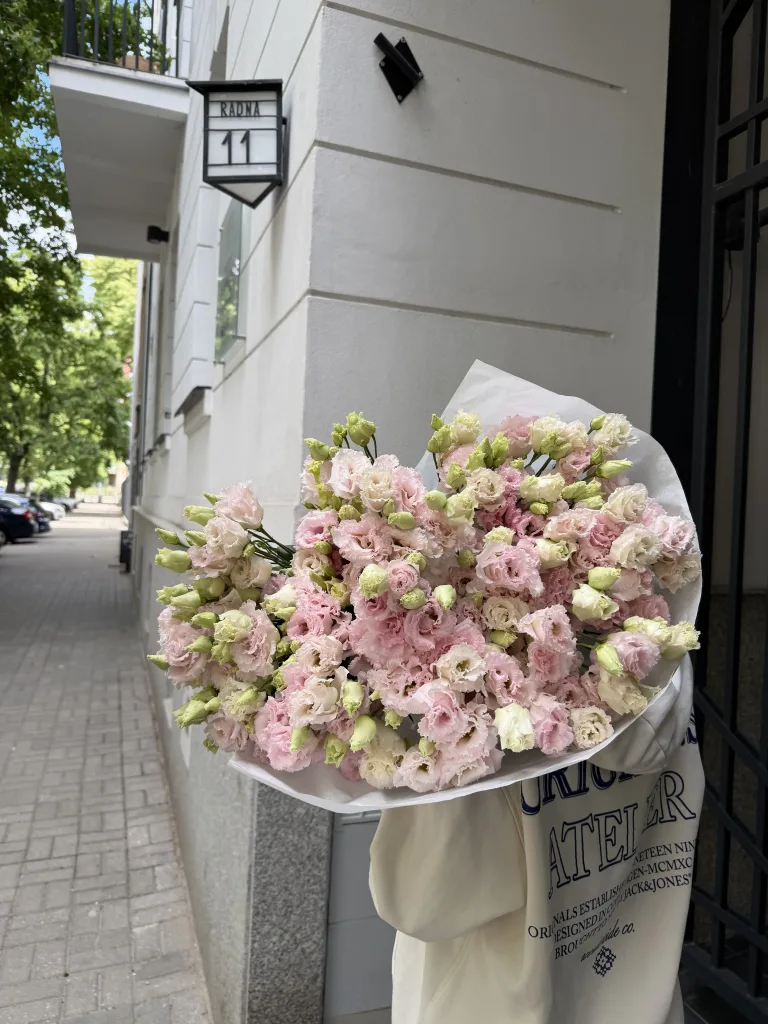 Monobukiet z eustomy — folia.flowers, kwiaciarnia Warszawa