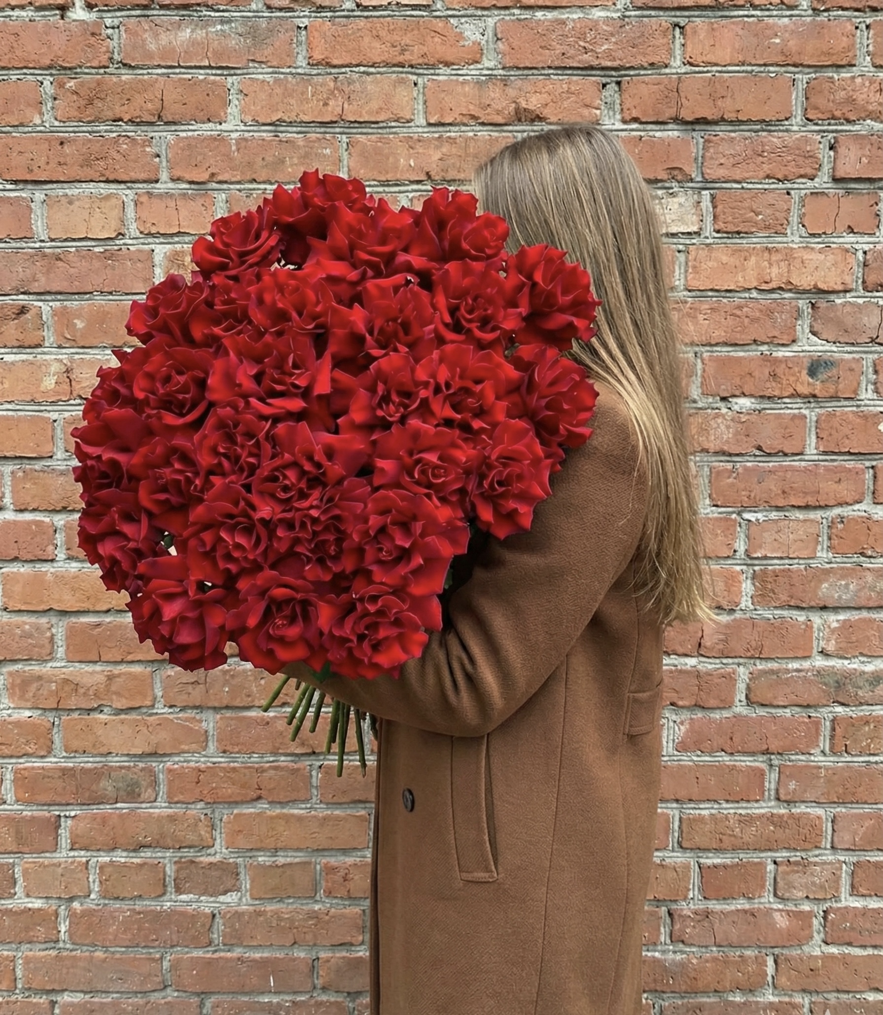 Mono-bouquet of red French roses - Image 3