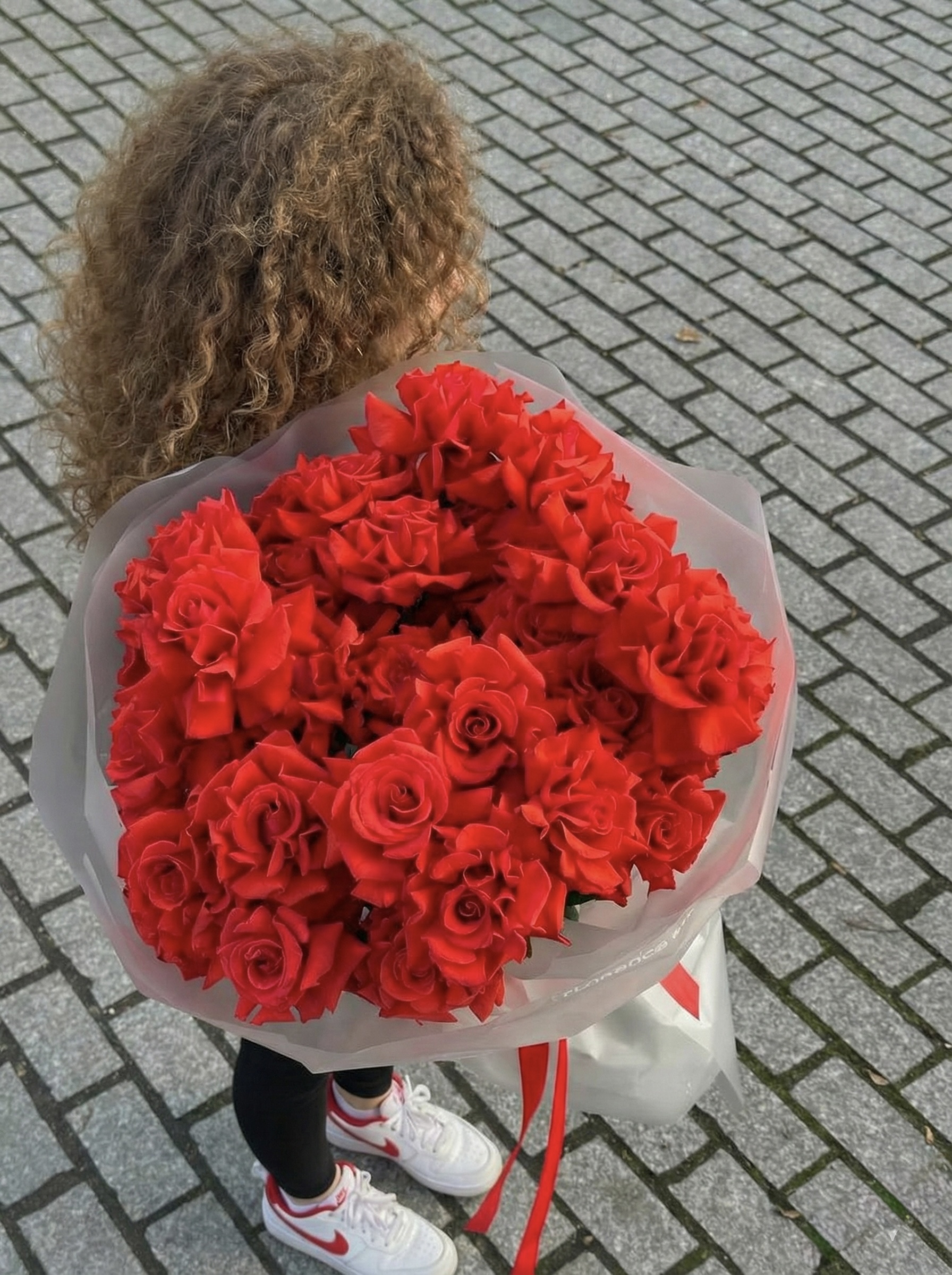 Mono-bouquet of red French roses - Image 2