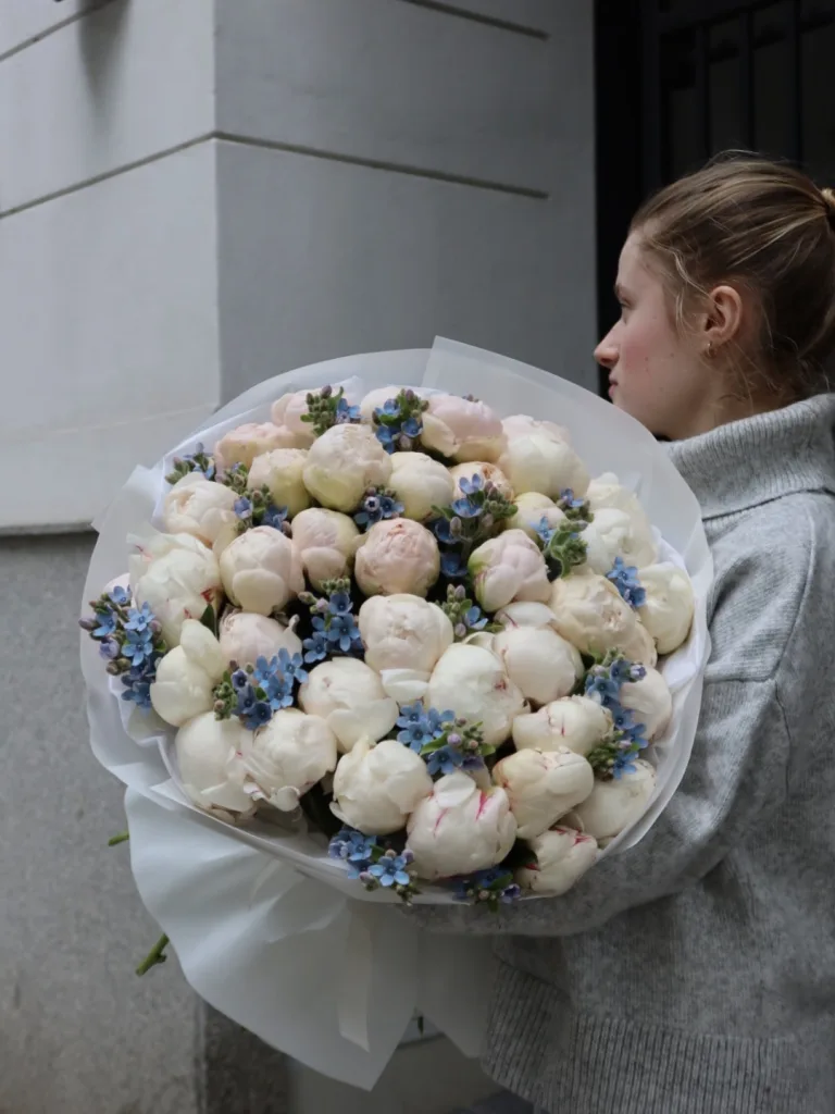 Півонієва хмаринка — folia.flowers, квіти у Варшаві