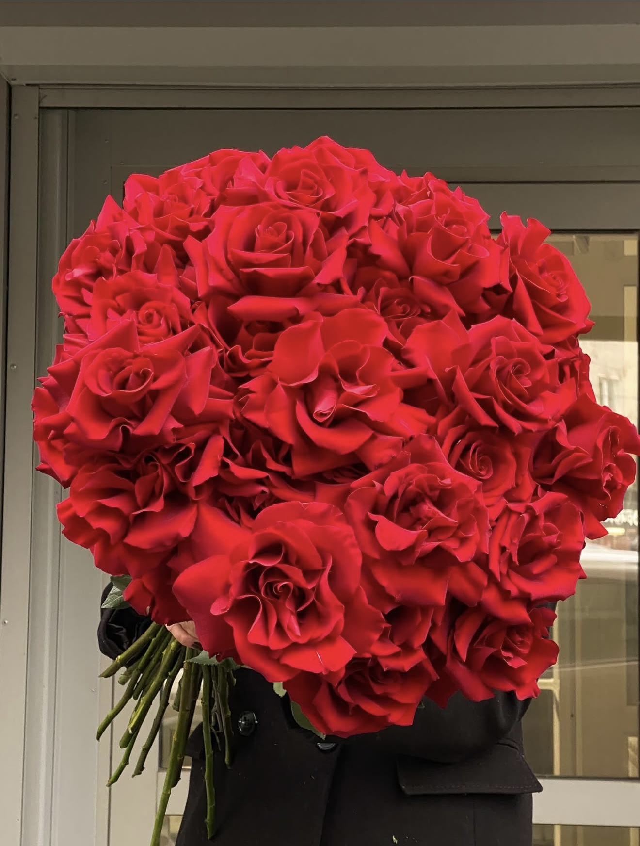 Mono-bouquet of red French roses