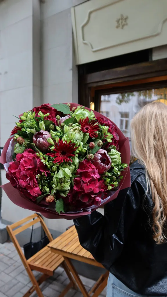 Burgundy Bloom — folia.flowers, kwiaciarnia Warszawa