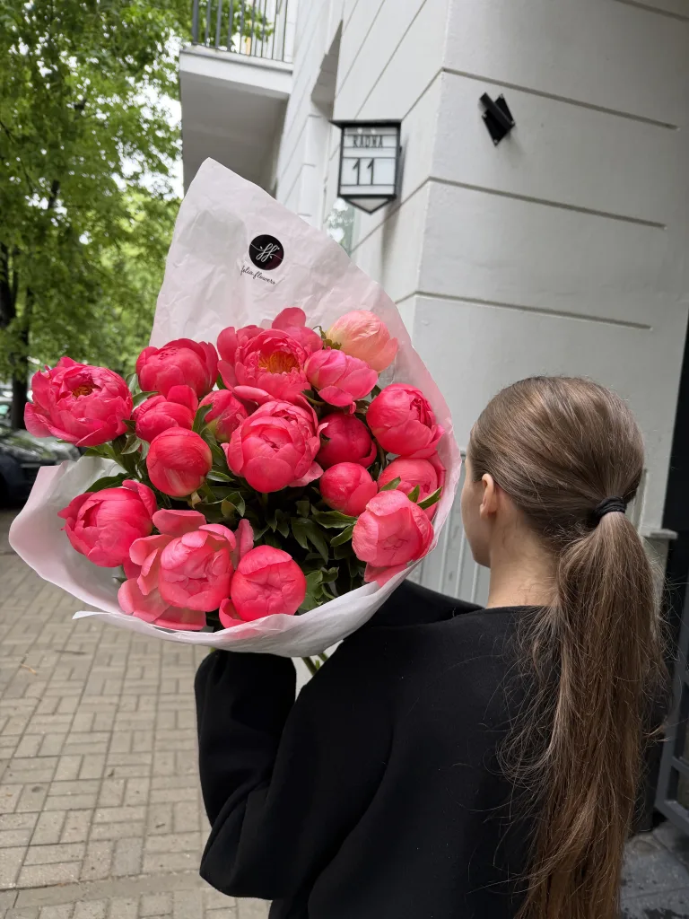 Coral Charm — folia.flowers, квіти у Варшаві