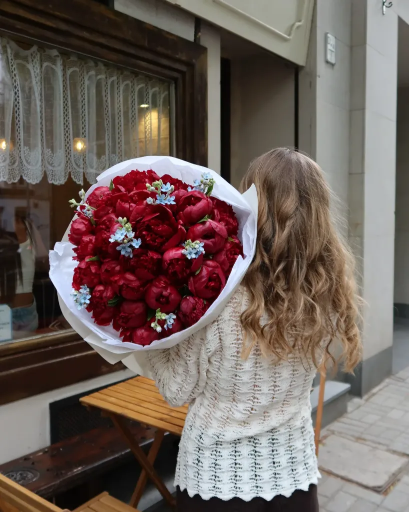 Bukiet czerwonych piwonii