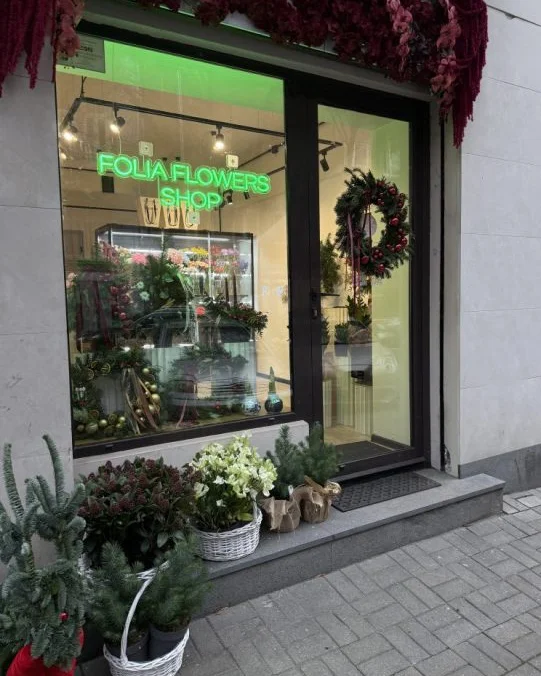 Witryna kwiaciarni folia.flowers przy ul. Radnej 13 na Powiślu