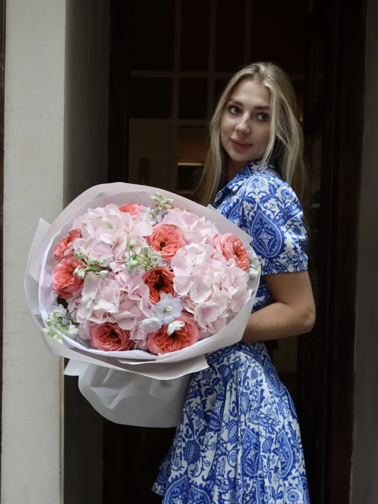 Między Płatkami — folia.flowers, kwiaciarnia Warszawa
