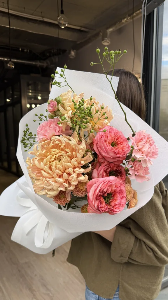 Mandarynkowa róża — folia.flowers, kwiaciarnia Warszawa