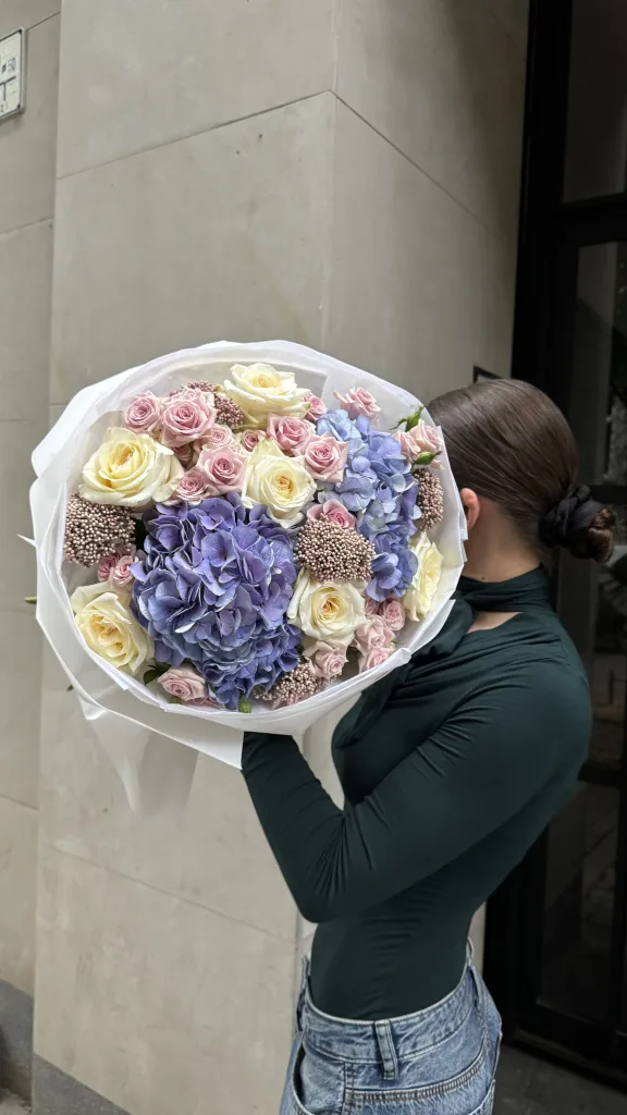Cielo Empolvado — folia.flowers, floristería en Varsovia