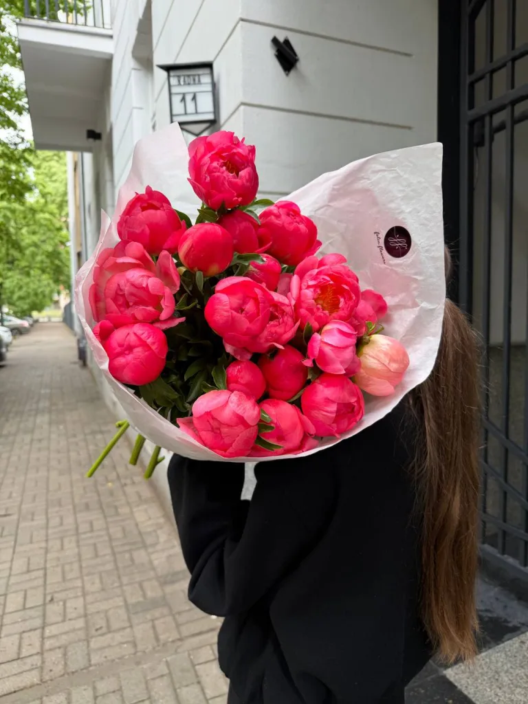 Coral Charm — folia.flowers, florist in Warsaw