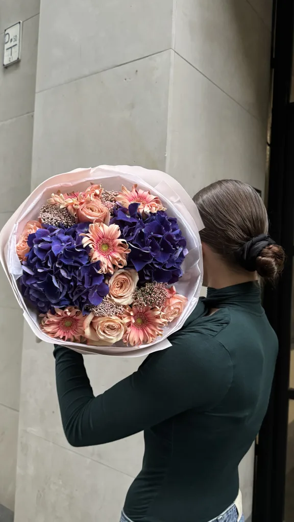 Zafiro Empolvado — folia.flowers, floristería en Varsovia
