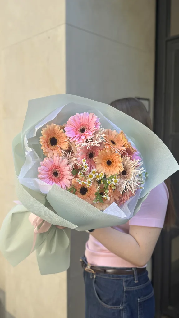 Bukiet „Słoneczna elegancja” — folia.flowers, kwiaciarnia Warszawa