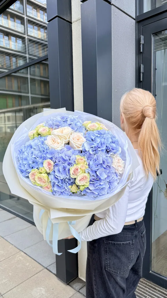 Błękitna Bella — folia.flowers, kwiaciarnia Warszawa