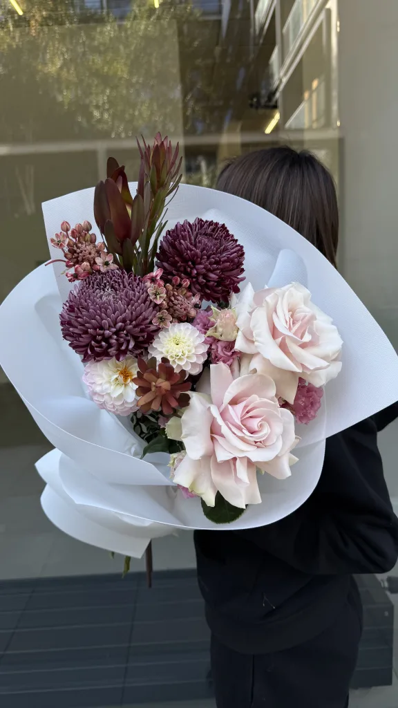 Szkarłatna Melodia — folia.flowers, kwiaciarnia Warszawa
